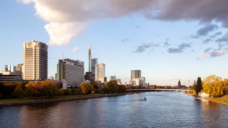 Frankfurt-Skyline-&-Bridge-Panorama